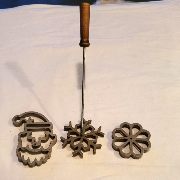 Vintage Rustic Metal Holiday Rosette Cookie Set Of Three - Picture 1 of 4